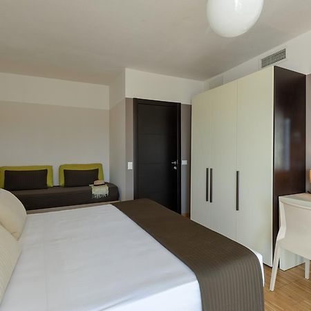 Vialeromadodici Rooms & Apartments Lazise Exterior photo