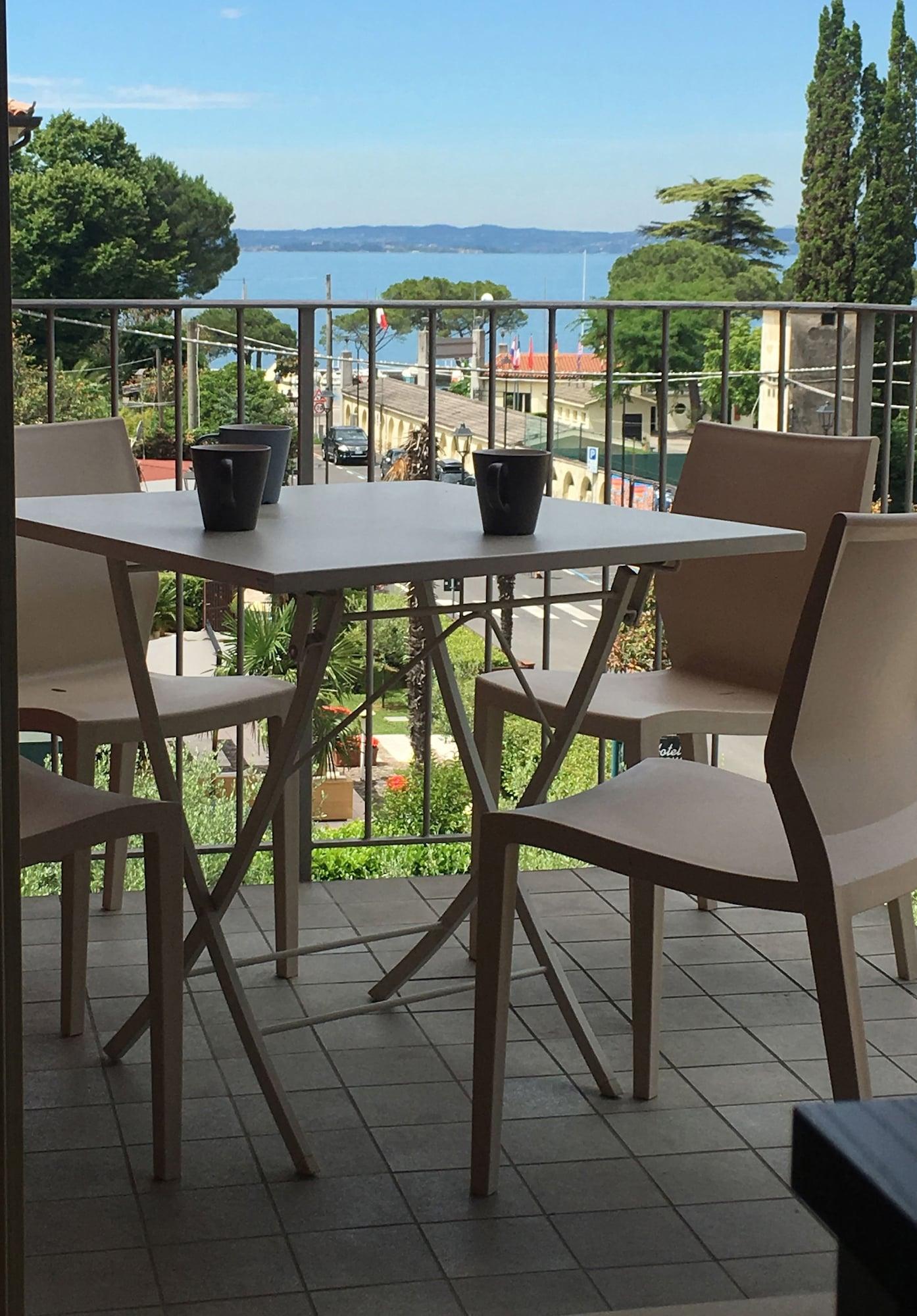 Vialeromadodici Rooms & Apartments Lazise Exterior photo