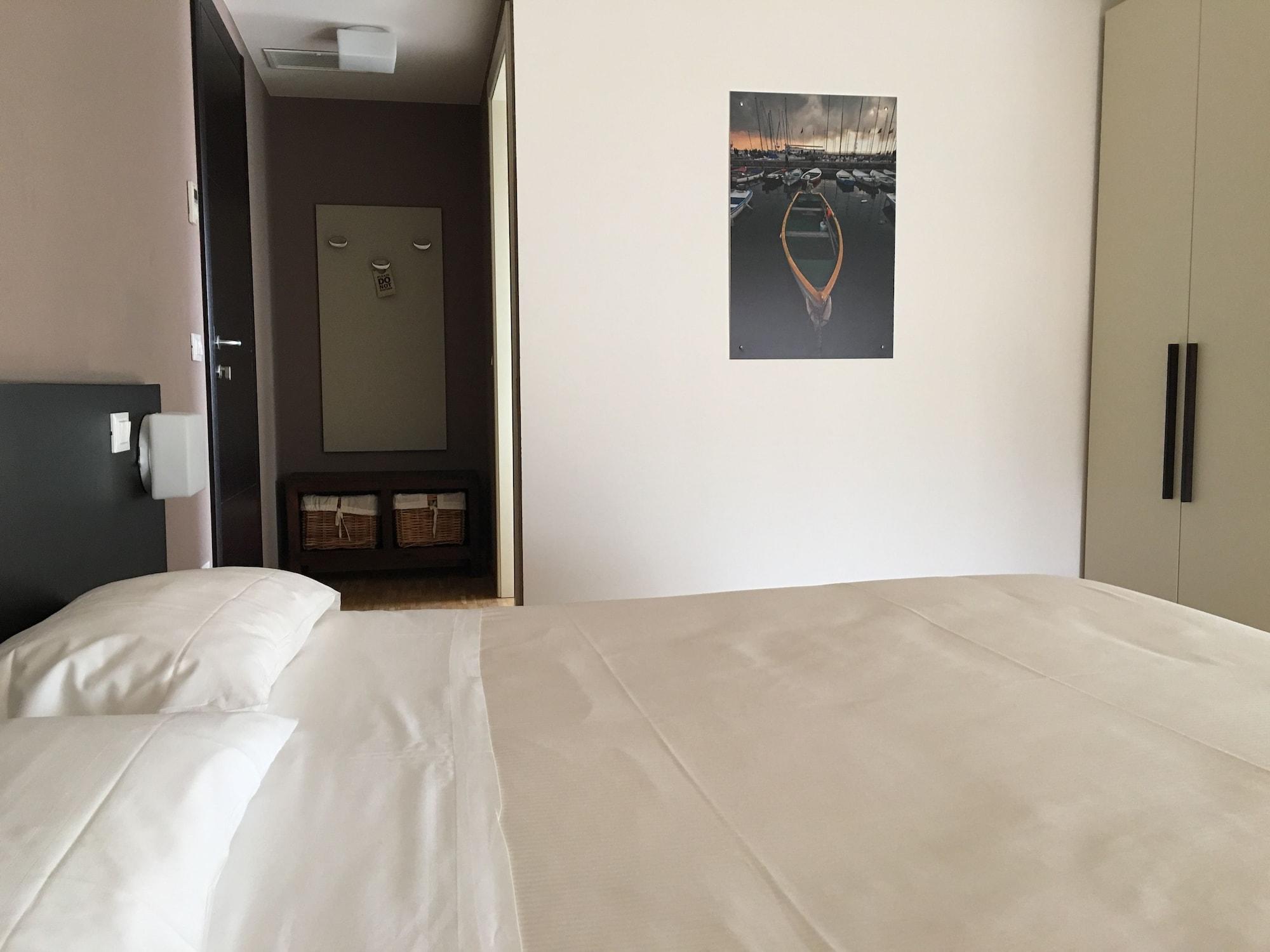 Vialeromadodici Rooms & Apartments Lazise Exterior photo