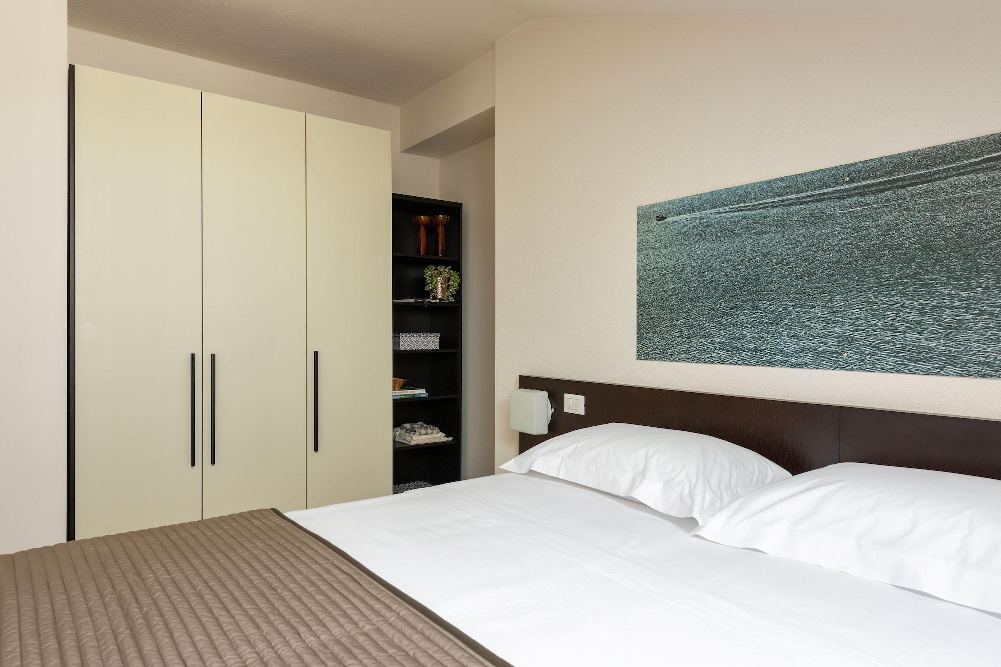 Vialeromadodici Rooms & Apartments Lazise Exterior photo