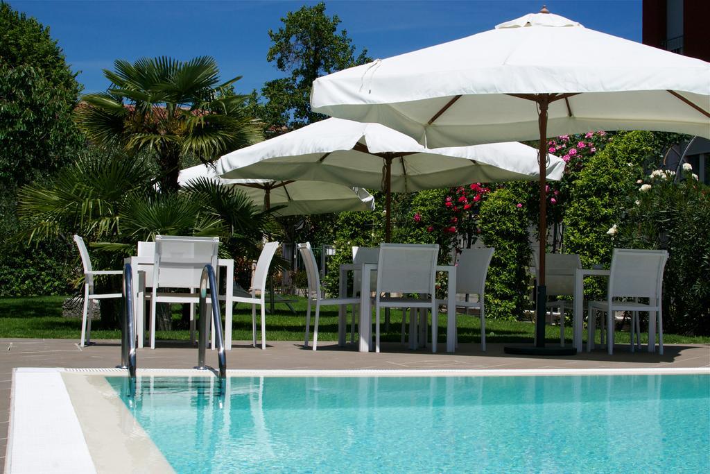 Vialeromadodici Rooms & Apartments Lazise Exterior photo