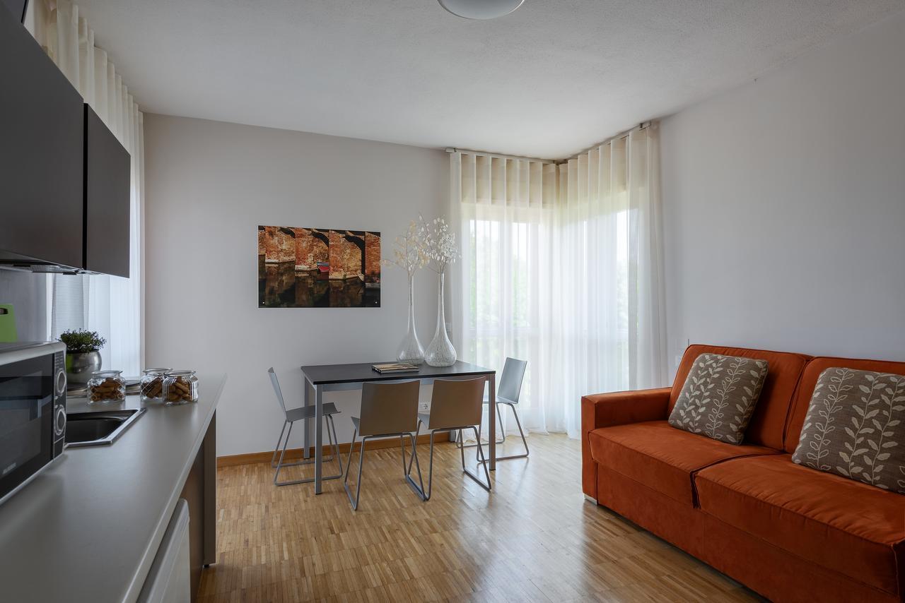 Vialeromadodici Rooms & Apartments Lazise Exterior photo