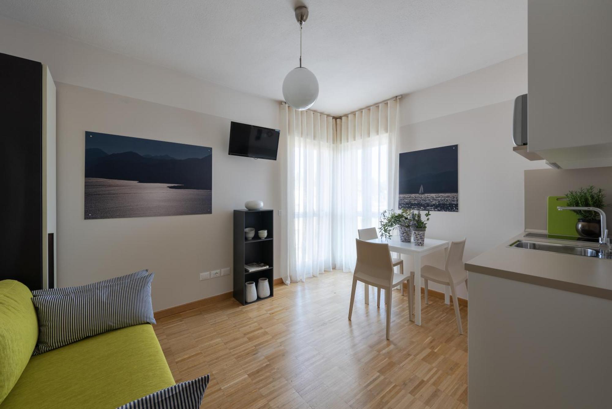 Vialeromadodici Rooms & Apartments Lazise Exterior photo