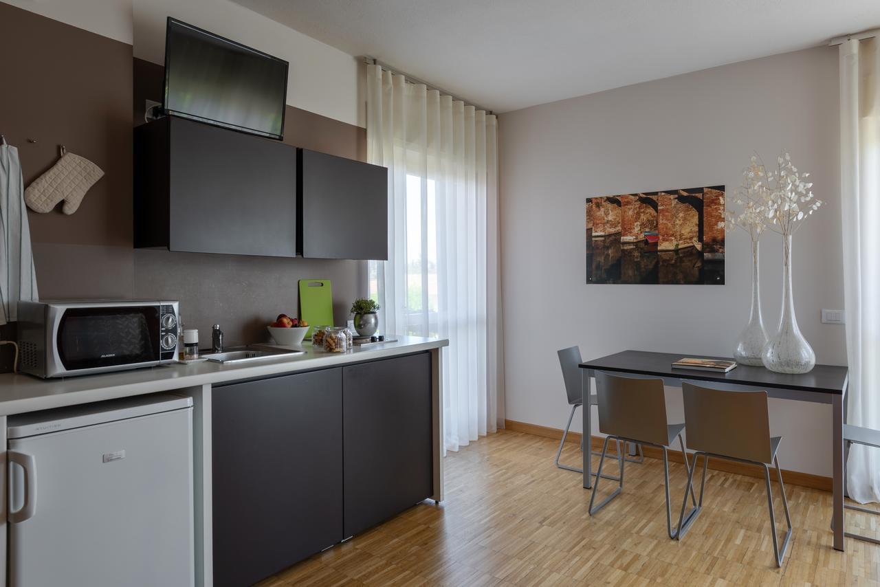 Vialeromadodici Rooms & Apartments Lazise Exterior photo
