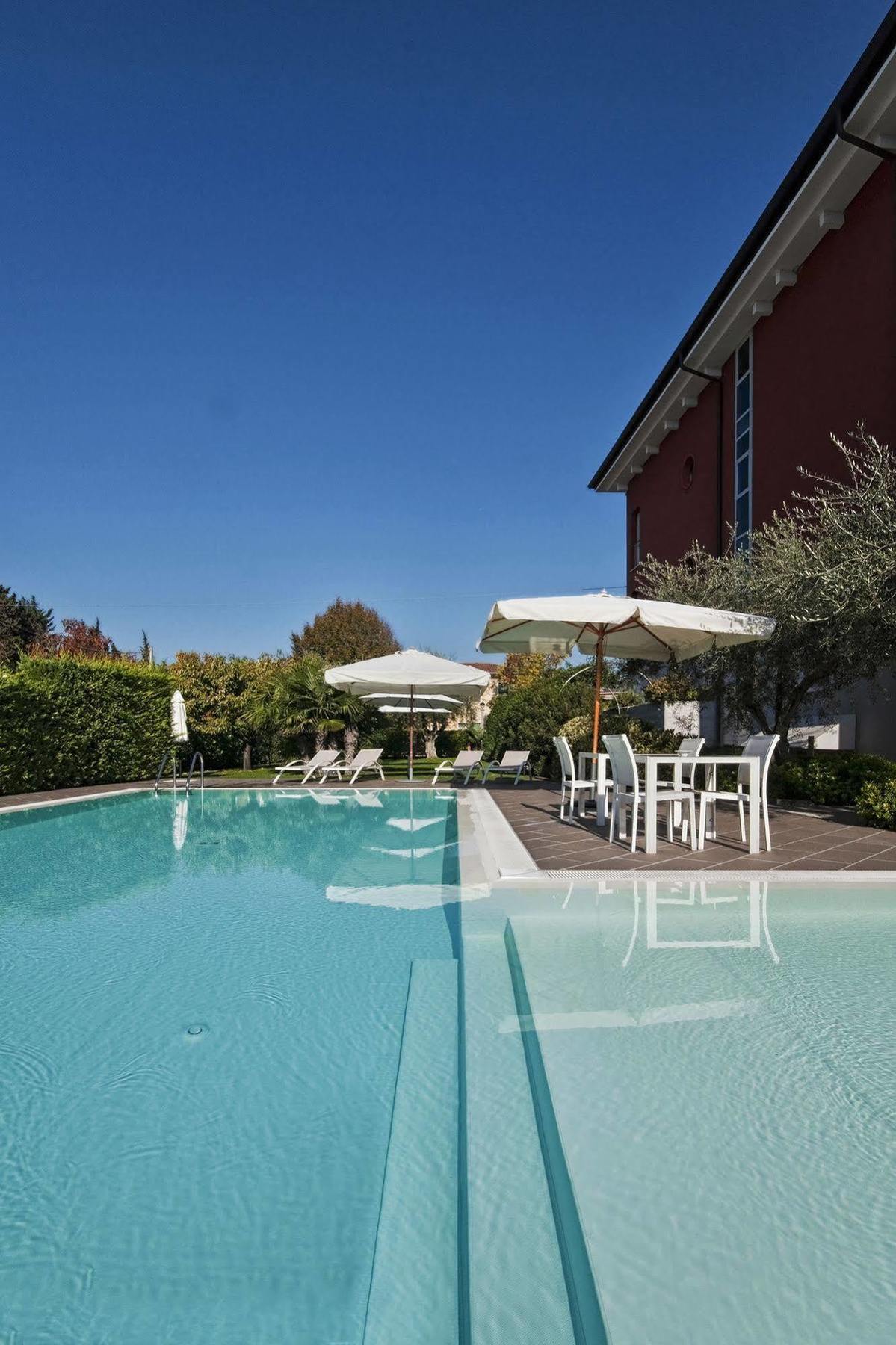 Vialeromadodici Rooms & Apartments Lazise Exterior photo
