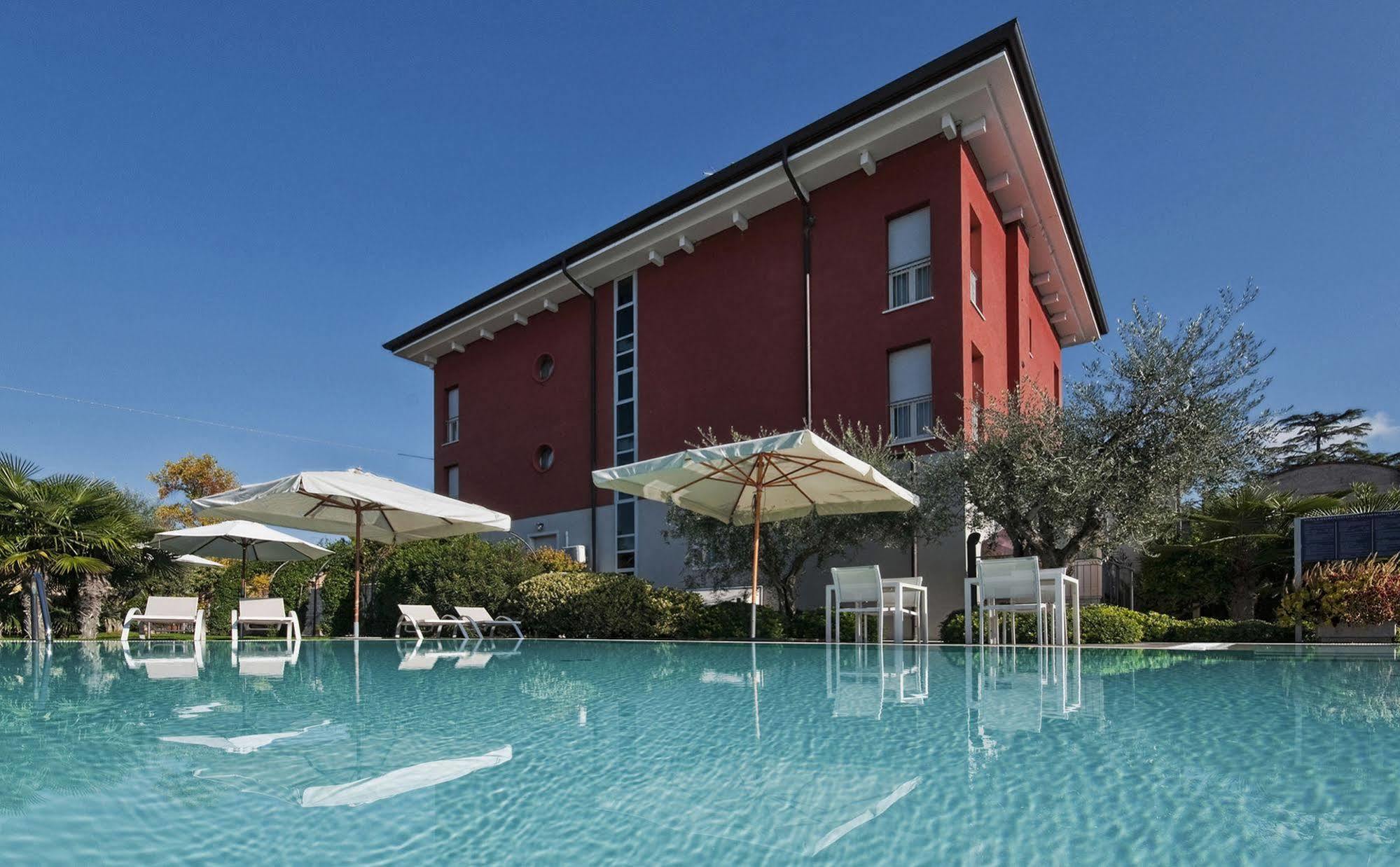 Vialeromadodici Rooms & Apartments Lazise Exterior photo