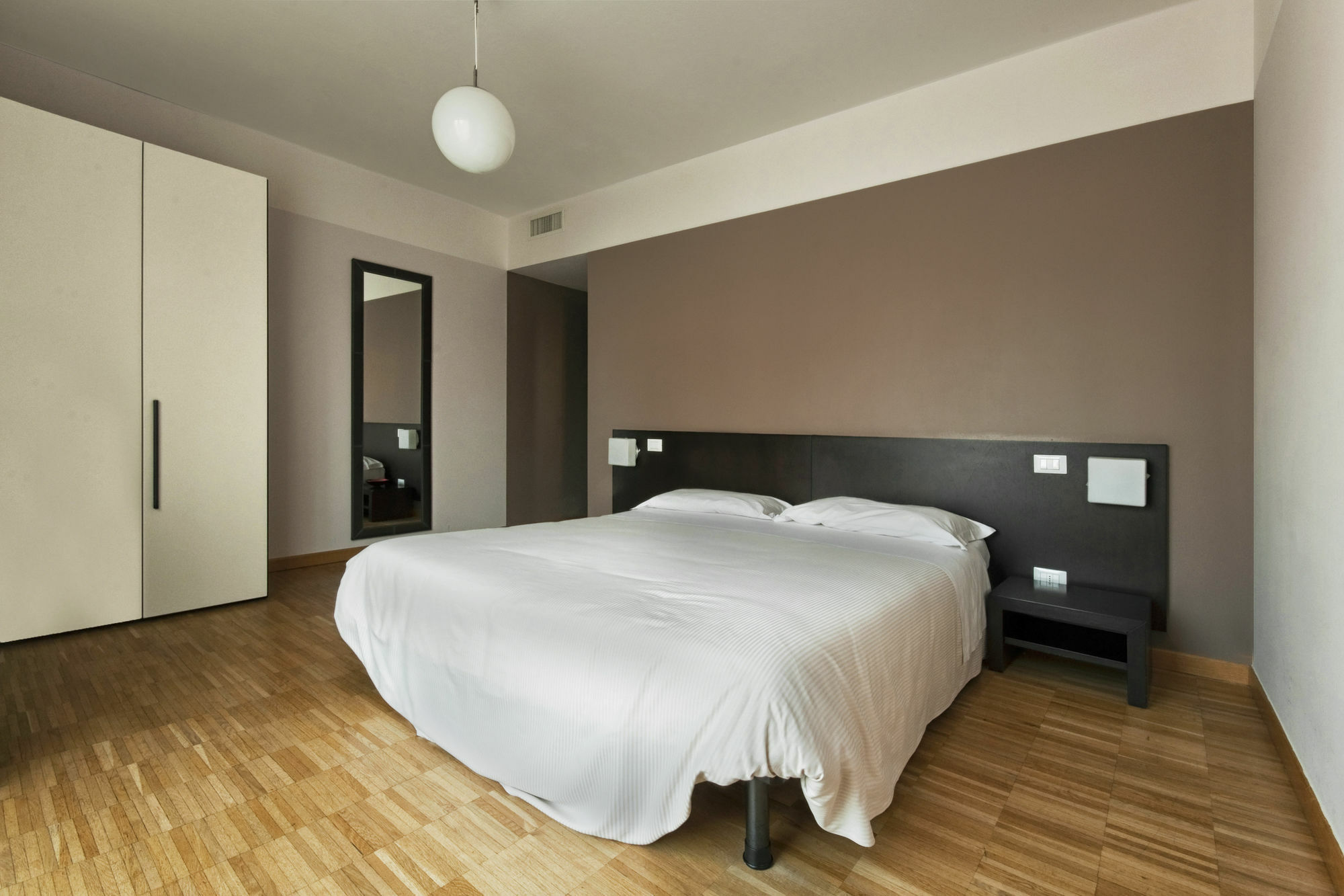 Vialeromadodici Rooms & Apartments Lazise Exterior photo