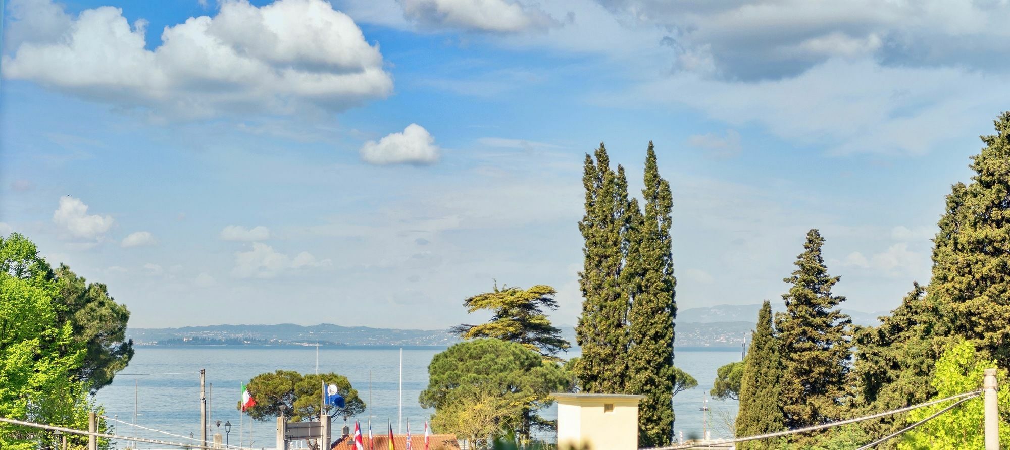 Vialeromadodici Rooms & Apartments Lazise Exterior photo