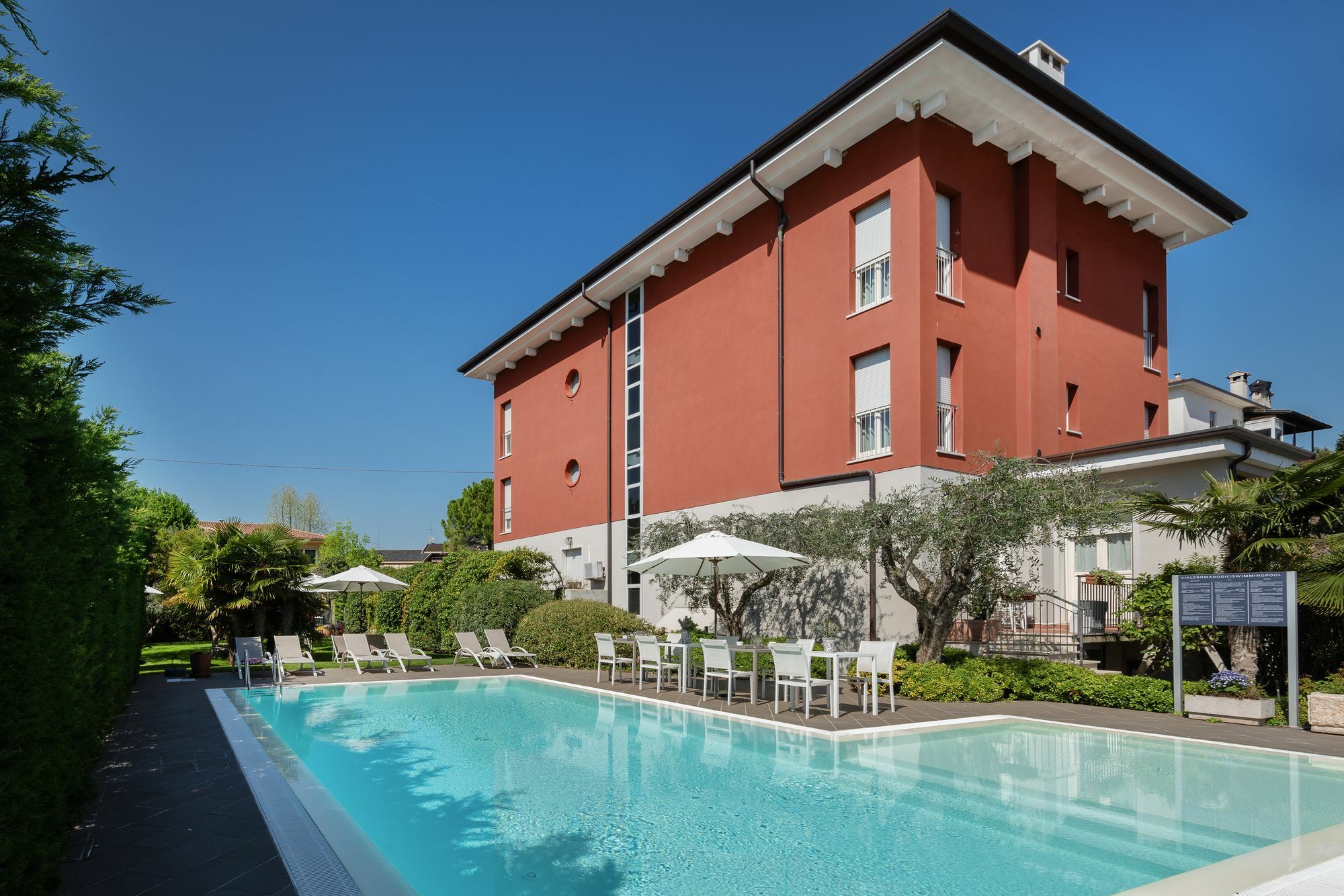 Vialeromadodici Rooms & Apartments Lazise Exterior photo